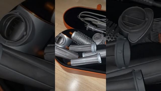 Dyson. Стайер для волос. Фен-плойка смотреть онлайн