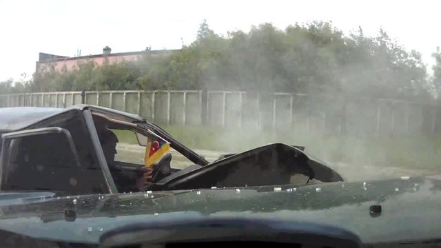 Прыжок через разделительный бордюр . смотреть онлайн