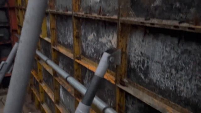 Корейская опалубка / монтаж опалубки стен / как выставить опалубку по вертикали/ монолитный дом