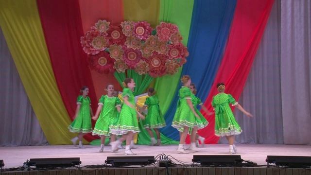 Народный танец "Девичья плясовая"