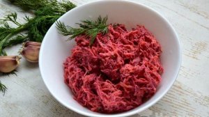 Салат из свежей моркови и свеклы