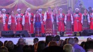 Кубанский хор с песней " Наш край-Россия".