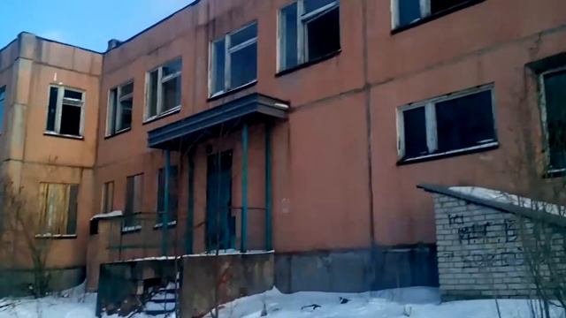 Как нужно очищать крыши домов от засорённости | – смотреть онлайн видео ...