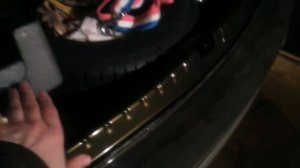 Renault Duster: оклеиваем карпетом порог багажника, заднюю дверь и боковины