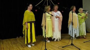 то не ветер ветку клонит