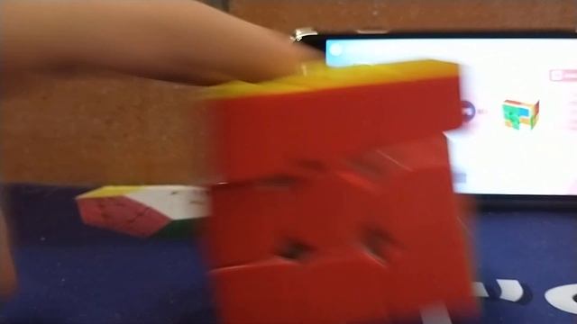 собираю кубик рубика на скорость в приложении cube station