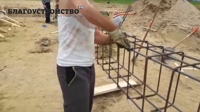 Как гнуть арматуру и вязать армокаркас // Строительство фундамента смотреть онлайн