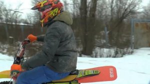 питбайк зимой, дрифт без шипов