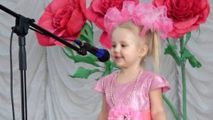 Без улыбки невозможно смотреть это видео/ Малышка просто чудо! Песня про Бабушку