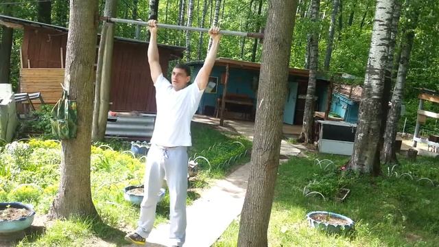 Тренировки на улице. Подтягивания смотреть онлайн