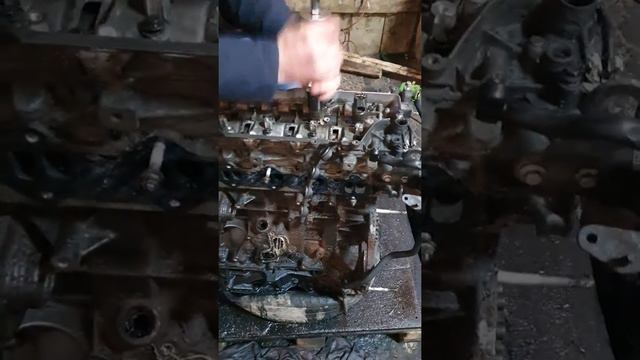 Снятие форсунок на Renault Master III 2.3DCI M9T с помощью сьемника смотреть онлайн