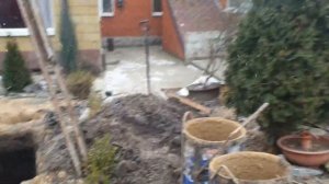 Обвалилась кирпичная яма и подмыло грунт