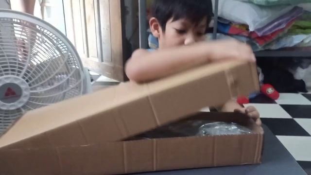 MY KUTES GIFT FOR I GIT 100 SUBS #UNBOXING #WHATSINSIDE #SURPRISED #STRINGINSTRUMENT смотреть онлайн