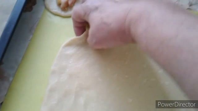 Пирожки из песочного теста Мидии с яблоками.