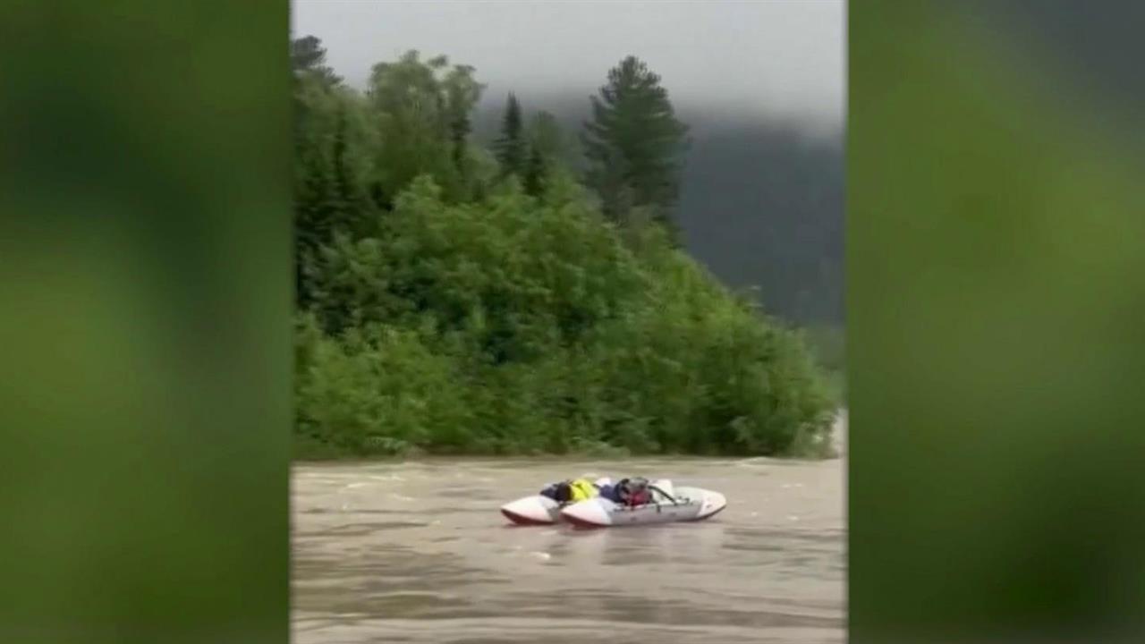 Судьба троих туристов, пропавших во время сплава по реке Снежной, остается неизвестной