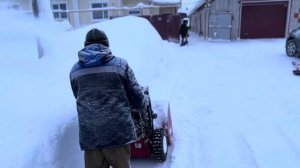 Зима в деревне, январь 2022. Снегоуборщик выручает!