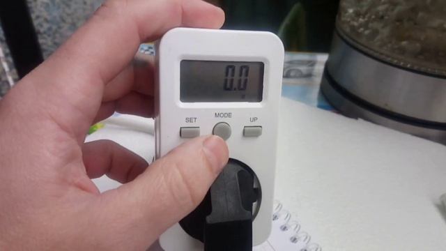 Сколько стоит вскипятить 1 литр воды // чайник VS кипятильник // ватметр смотреть онлайн