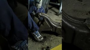 Демонтаж сайлентблоков рычагов без пресса на WV T3