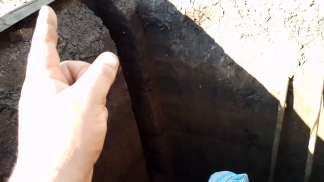 Выкопал яму и начал заливать смотреть онлайн