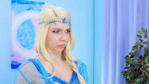Доктор Эльза в ледяной больнице! Как стать русалкой!