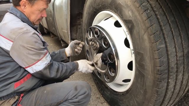 6 часть. Покраска кабины МАНа F2000. Устанавливаем бампер,подножки,колесные диски,антенну для рации смотреть онлайн