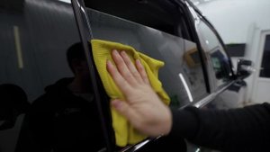 Как протереть стекла без разводов на авто. Самая быстрая и лучшая технология чистки стекол.