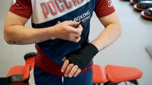 ДВА СПОСОБА правильно бинтовать руки в боксе и ММА | Пошаговая инструкция с комментариями тренера