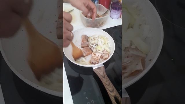 Минтай в сметане с луком - очень вкусный рецепт!!! смотреть онлайн