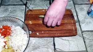 Салат оливье с жареными шампиньонами. Обалденно вкусный рецепт приготовления без мяса.