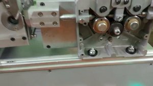 Станок для производства скрепок для разборных чебурашек..mp4