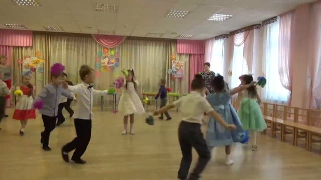 Группа Ивушка поздравляет дорогих мам с Днем 8 Марта смотреть онлайн