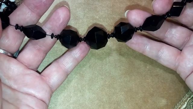 Агатовые и янтарные бусы - мои находки на блошином рынке Мадрида 4.06.2023. смотреть онлайн