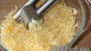 Тарталетки с сыром и красной икрой