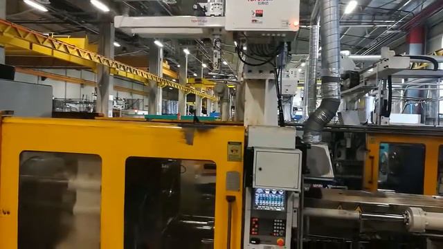 Изготовление пластикового изделия с роботом TOPSTAR для российского клиента смотреть онлайн