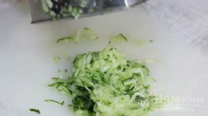 Салат Негреско с черносливом и курицей