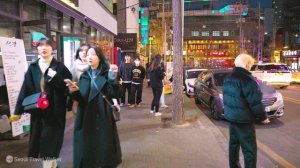 홍대에 아이돌 블랙 스완이 떳다!  홍대 주말 저녁 산책, 20대 외국인 추천 핫플 1위 홍대입구! 서울트래블워커