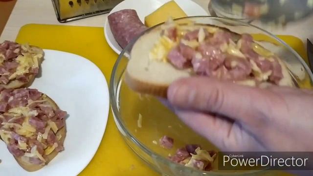 Горячие бутерброды с колбасой, сыром и яйцом. смотреть онлайн