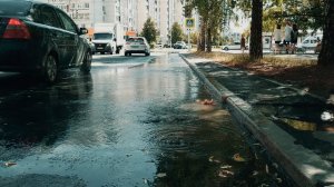 В центре Уфы на проезжей части из колодца забил «источник»