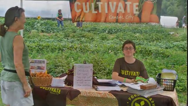 Urban Farms & Gardens Tour @ Gibbs Road Community Farm w/ The Good Sam Club ~ 6/26/2011 смотреть онлайн