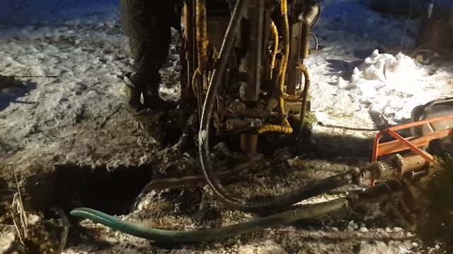 Бурение зимой малогабаритной установкой