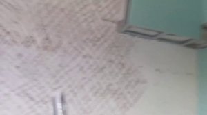 Подготовка известковой стены насечками и грунтовкой под штукатурку листами ГКЛВ