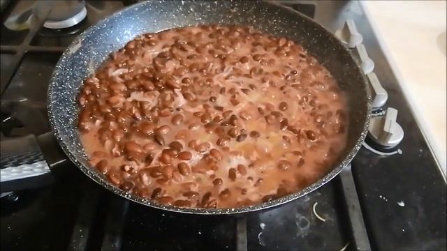 Фасоль тушеная (лобио) с луком и томатом. Получается вкусно и сытно