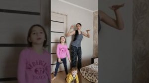 Танцы вместо зарядки 💃💃🕺
