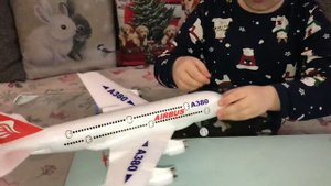 Распаковую и тестирую радиоуправляемый - самолёт AIRBUS A380 на пульте управления