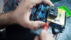 Шуруповёрт Stromo 18V не включается и сборка.