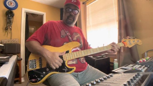 MM Fender Jazz Signature 4 смотреть онлайн