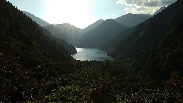 Озеро Рица с высоты птичьего полёта. Путешествие по Абхазии.