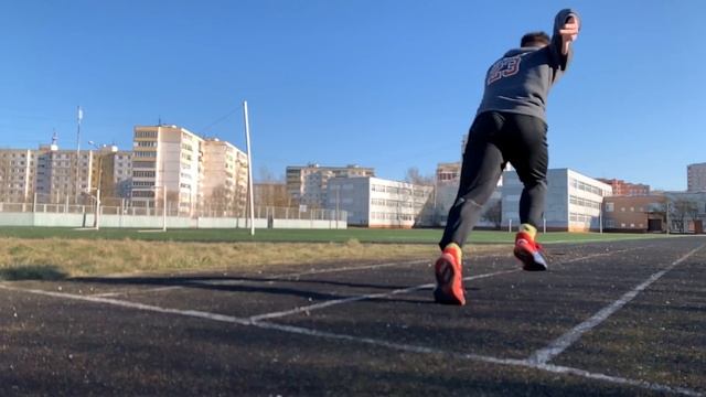 БЕГ 100 МЕТРОВ на время.ПРЫЖОК В ДЛИНУ с разбега. смотреть онлайн