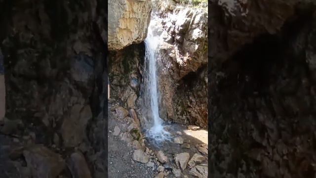 Водопад возле санотория Заамин. Зааминский заповедник