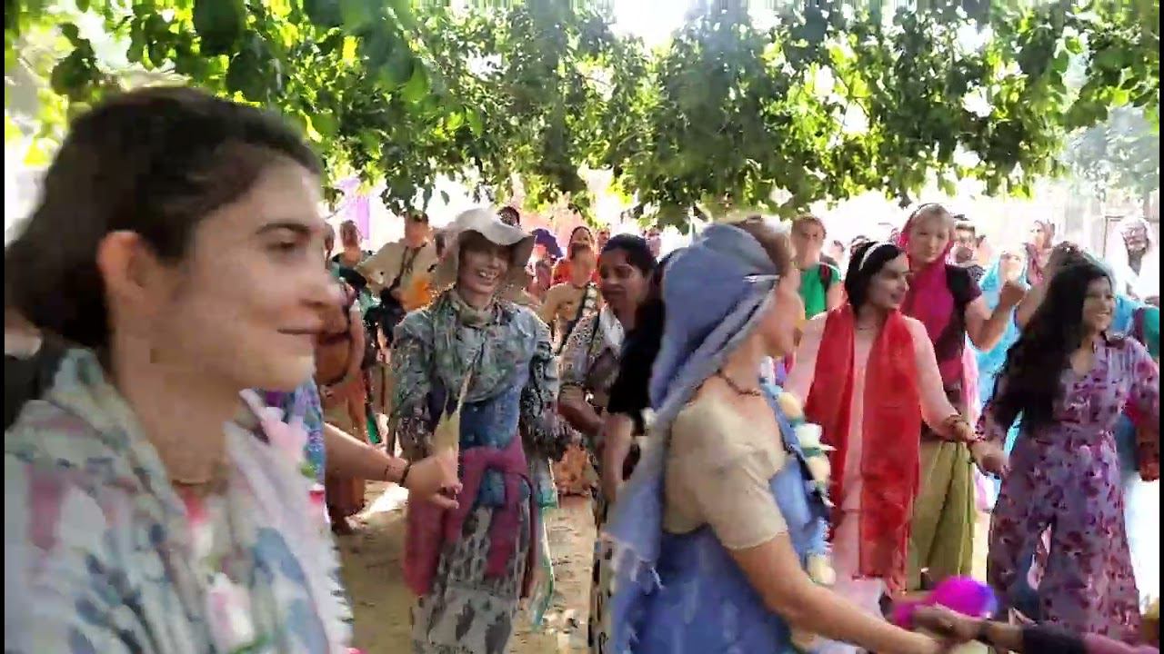 Govardhan dham 27 10 22 (India) смотреть онлайн